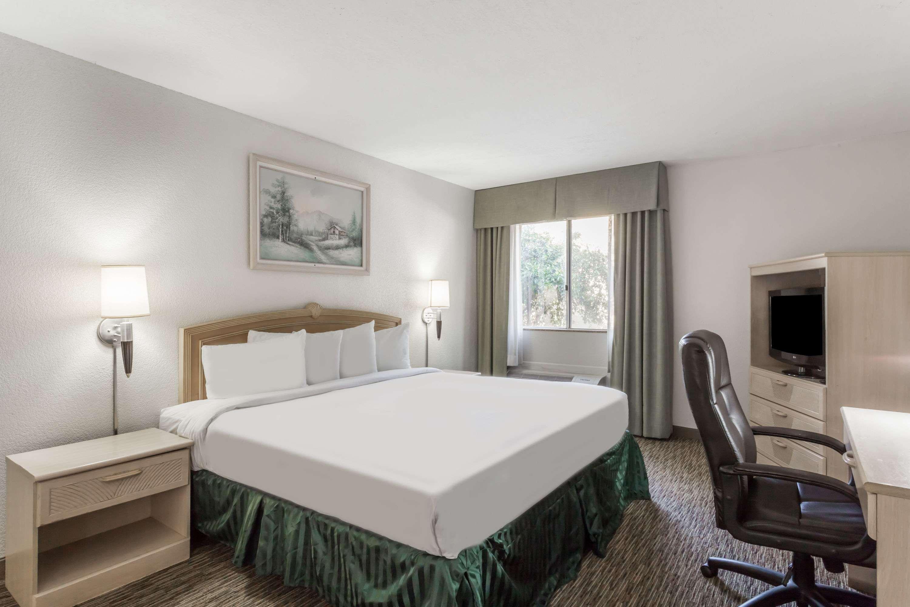 Days Hotel By Wyndham Peoria Glendale Area Exterior foto
